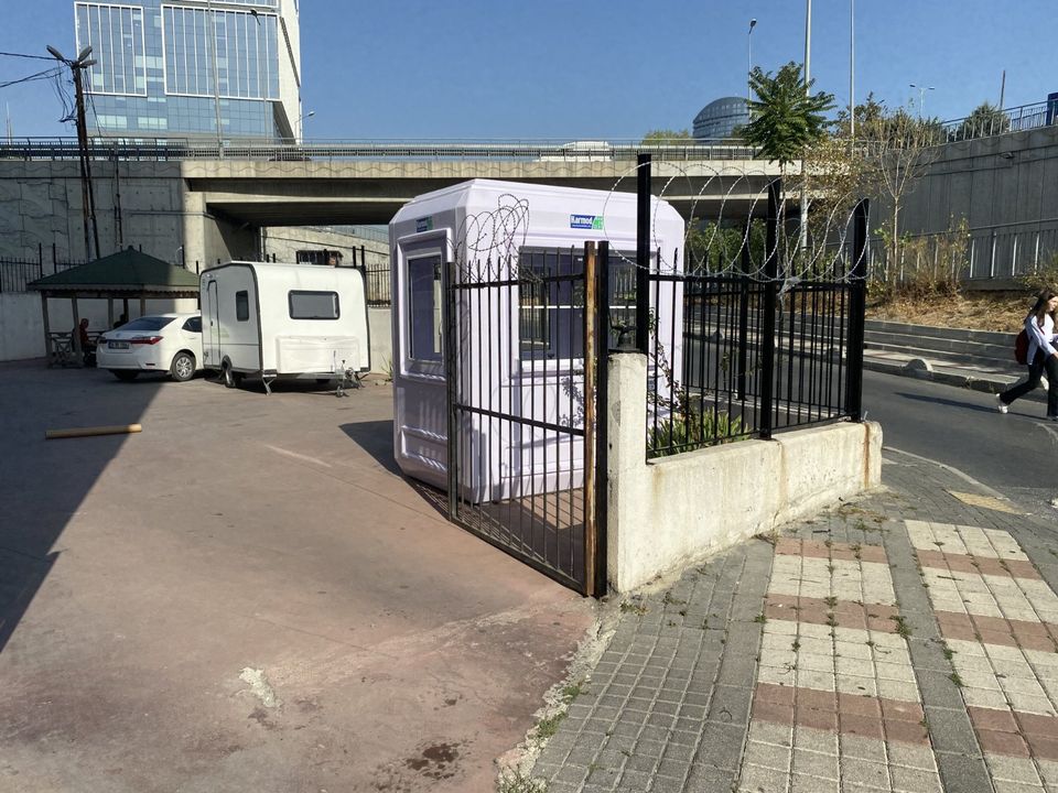 Pförtnerhaus | Wachhaus | Verkaufsmobil | Mobile Verkaufsstände | Verkaufspavillion | Kioskkabine | Kassenhaus | Mobiler Kiosk | Mobiler Marktstand | Verkaufsstand | Barrierefrei | Mobile Toilette in Gaiberg