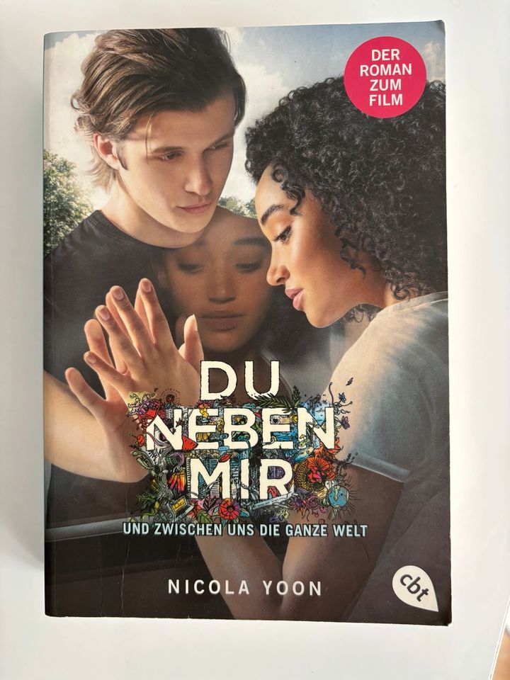 Du neben mir und zwischen uns die ganze Welt - Buch Nicola Yoon in Offenbach