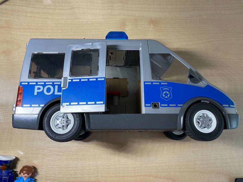 Playmobil 9236 City Action Polizeibus mit Stra ensperre in Baden