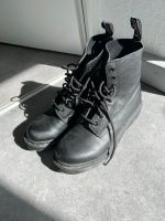 Dr. Martens pascal mono schwarz Leder 41 wie neu 1460 Nordrhein-Westfalen - Herdecke Vorschau