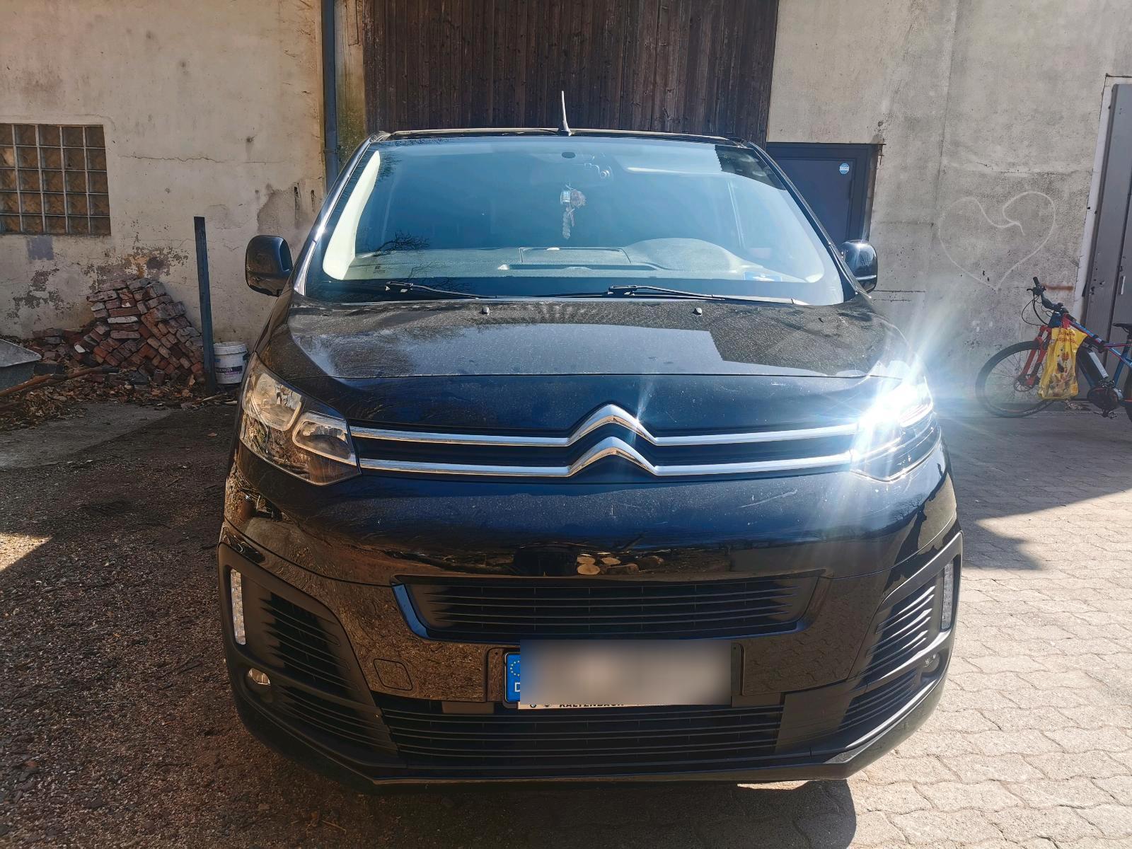 Abbildung des Autos Citroen Spacetourer Jump…