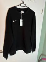Nike Sweatshirt schwarz Basic unisex L Herren Damen 44 46 NEU Nordrhein-Westfalen - Brilon Vorschau