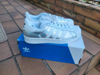 Adidas Superstar W Größe 38 weiß silber grau glänzend Sneaker Fre Hessen - Fulda Vorschau