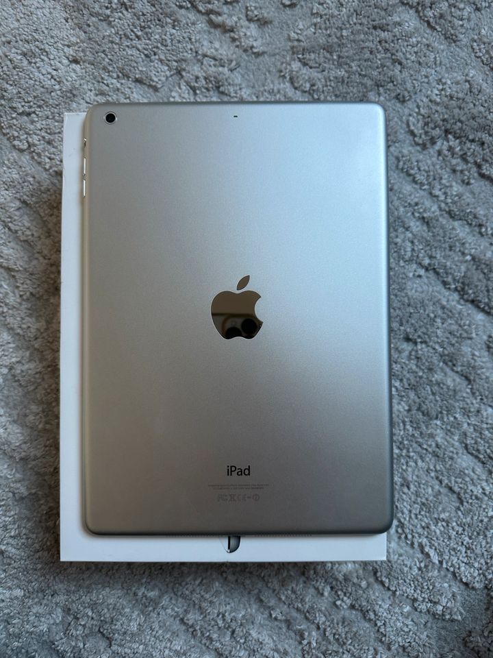 iPad Air 32 GB Wi-Fi Silver Model A1474 in Karlsruhe