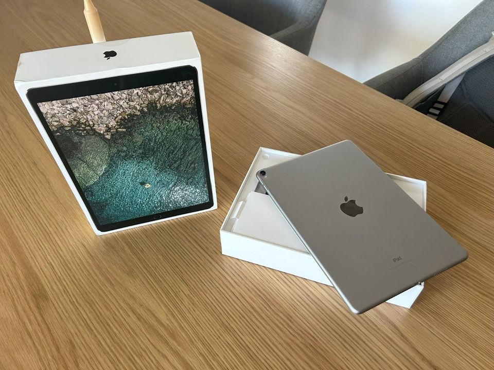 iPad Pro 10.5 WIFI 64GB mit Zubehör in Bergisch Gladbach