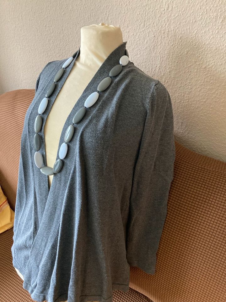 Strickjacke, Cardigan 42/44 grau in Hennef (Sieg)