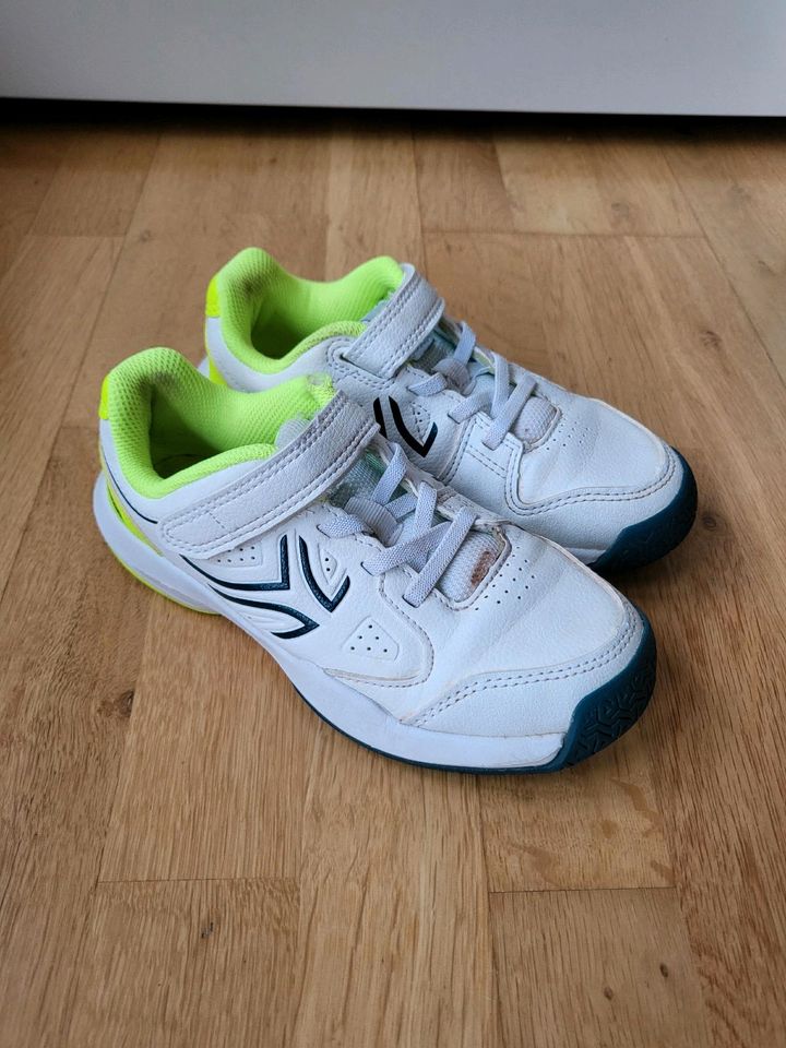 Tennisschuhe Gr. 32 in Frankfurt am Main