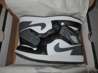 Herren Schuhe , AIR JORDAN 1 Mid , schwarz/weiß , Gr. 44 , NEU Rheinland-Pfalz - Dittweiler Vorschau
