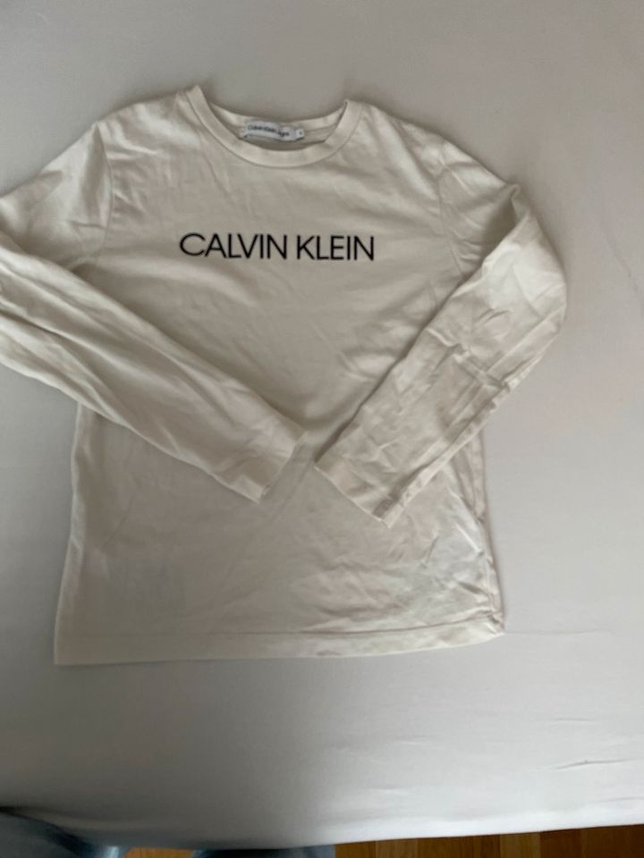 Langarmshirt Calvin Klein Gr. 8 (128) - sehr guter Zustand in Leonberg