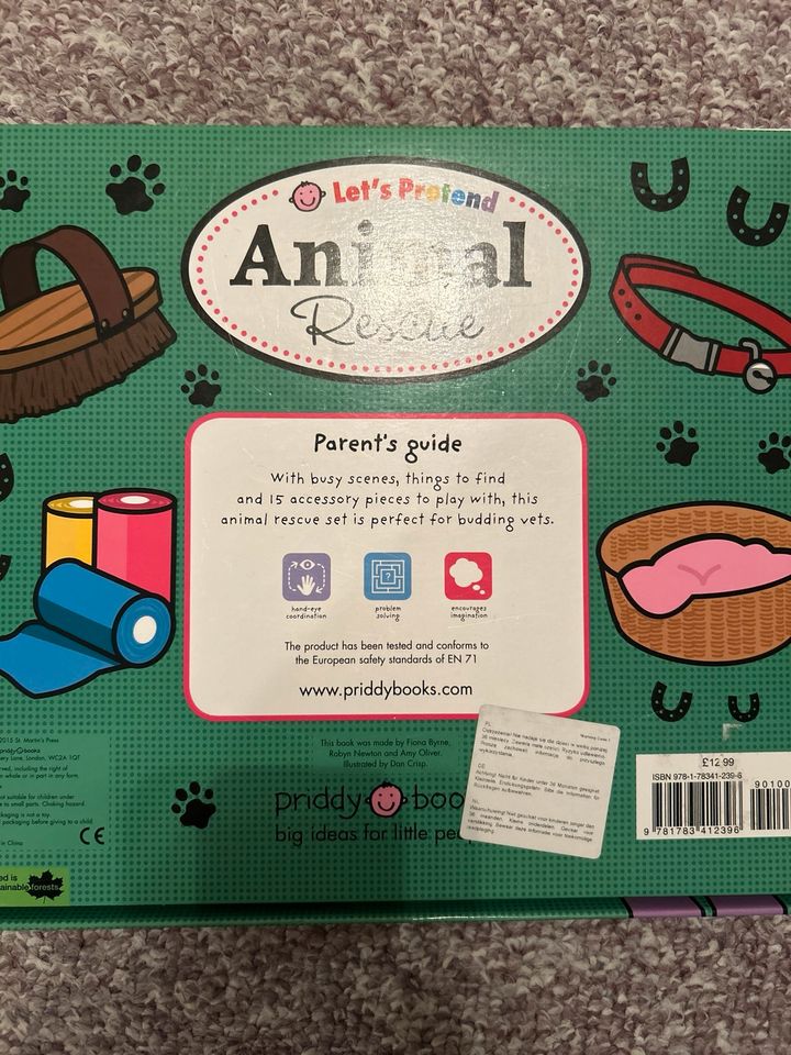 Animal Rescue book with puzzle pieces in München