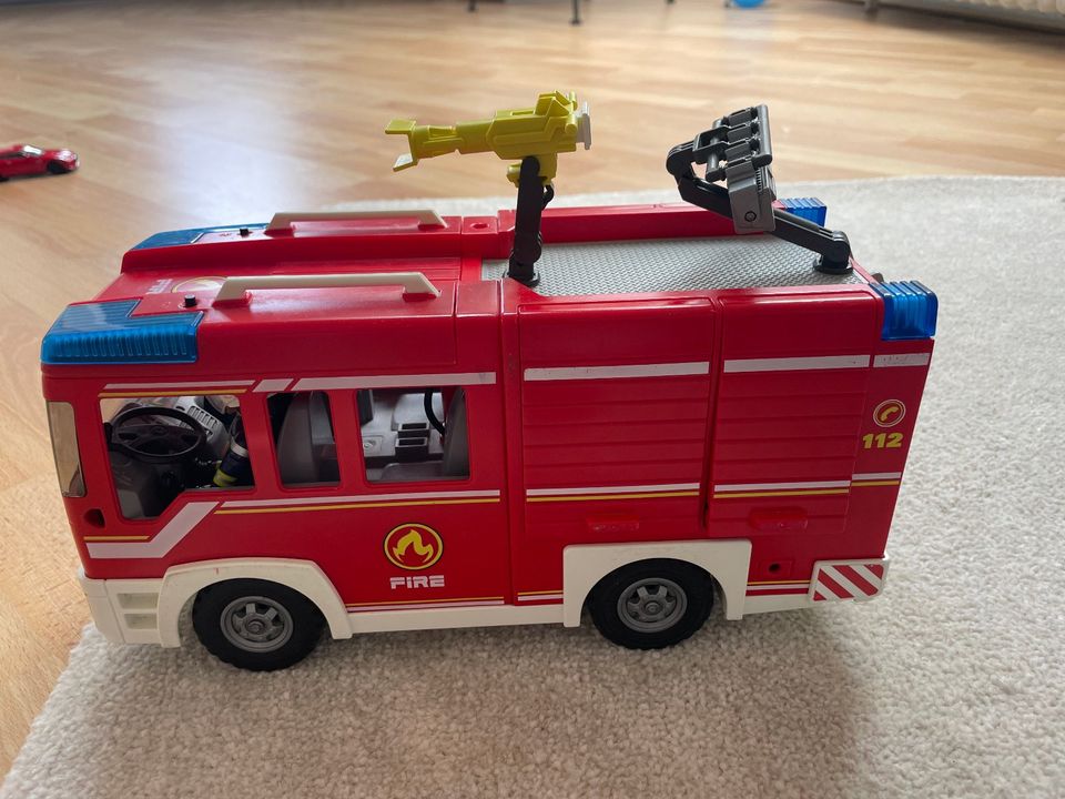 Playmobil Feuerwehr Rüstfahrzeug 9464 mit Licht und Sound in Düsseldorf