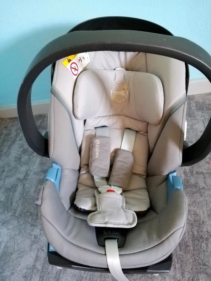 Cybex Anton 5 Babyschale mit Isofix Base---inkl. Einschlagdecke in Kalefeld