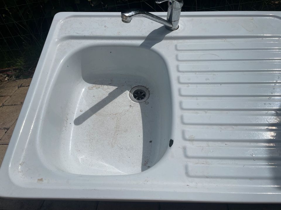 Waschbecken mit Wasserhahn gebraucht in Stahnsdorf