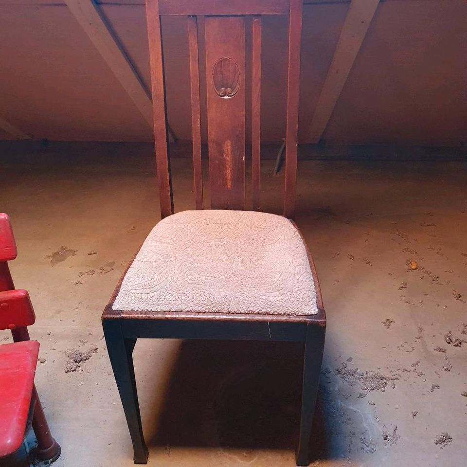 Alte Stühle zum Aufarbeiten in Munster