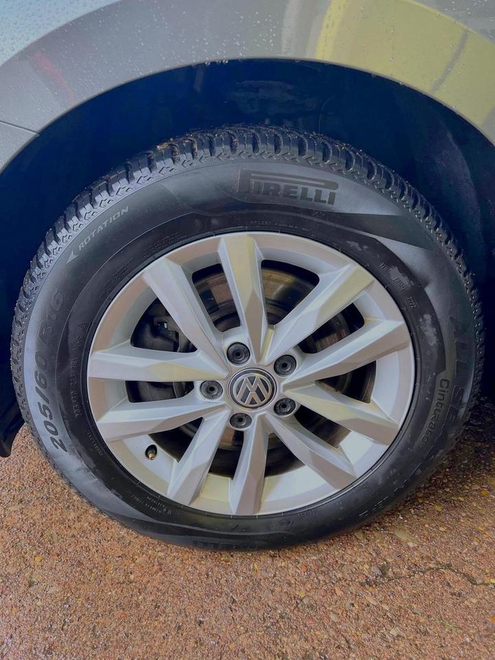 VW Touran 1,6 TDI SCR  BMT  Comfortline 7 Sitzer Start-Stopp in Arnstadt