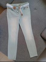 Mintfarbene Jeans mit Gürtel Niedersachsen - Friesoythe Vorschau