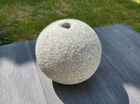 Granit Quell Stein, Brunnen Stein  Kugel ca. 30cm  mit Bohrung Niedersachsen - Lehrte Vorschau