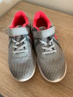 Nike Turnschuhe 35 Bayern - Wiesenfelden Vorschau