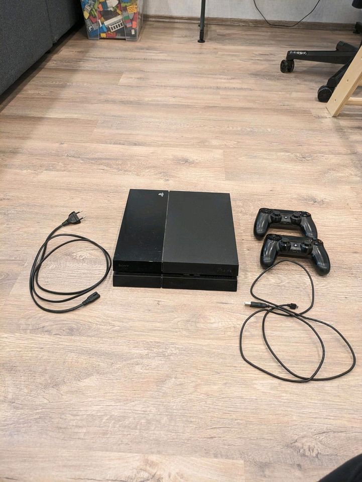 Ps4 mit 2 Controller in Rheinböllen