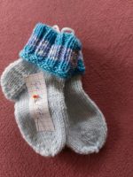 Selbstgestrickte Babysocken Größe 16/17 Niedersachsen - Nortmoor Vorschau