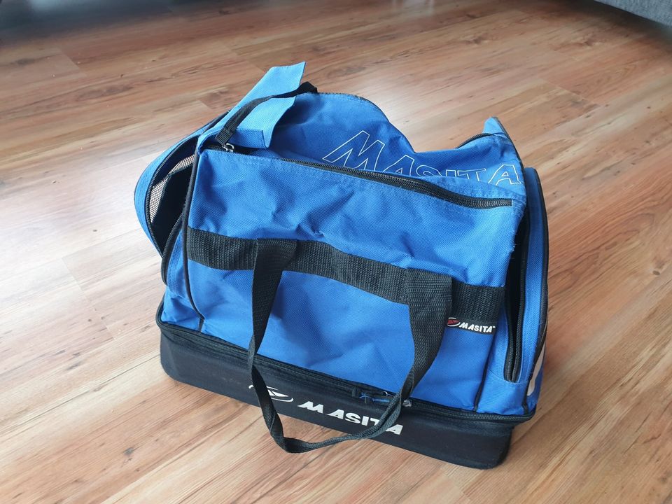 Masita Sporttasche mit Schuhfach blau schwarz Fußballtasche in  Baden-Württemberg - Wildberg | eBay Kleinanzeigen ist jetzt Kleinanzeigen