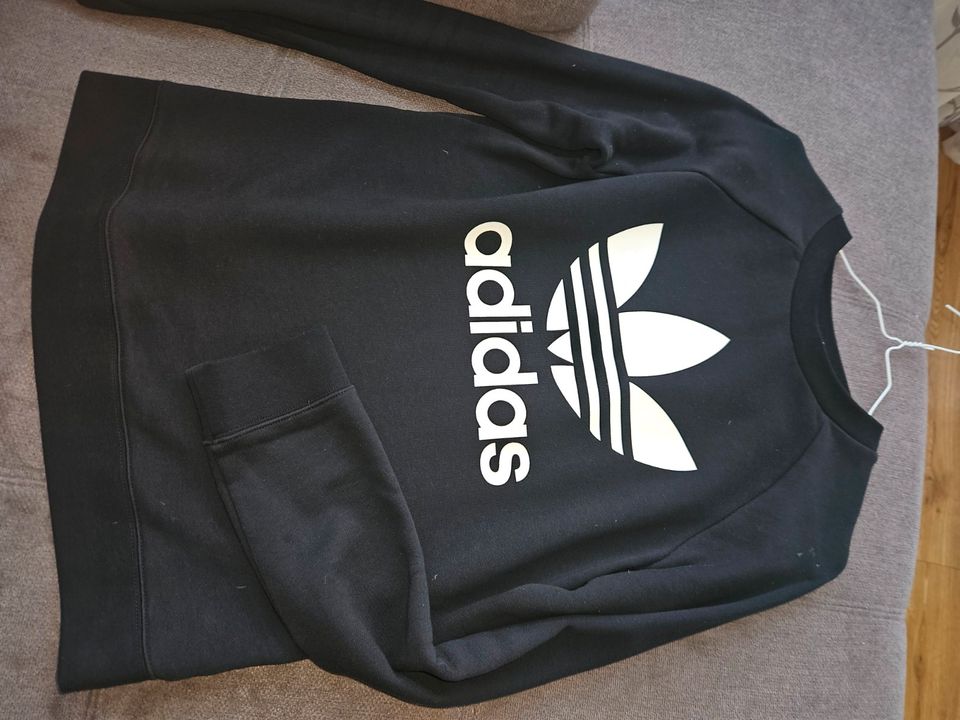 Adidas Sweatshirt in Friedrichshafen