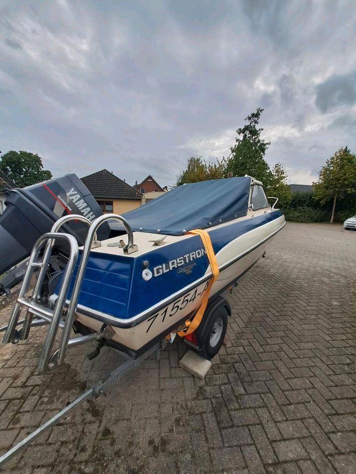 Halbkajüt Motorboot in Hohen Viecheln