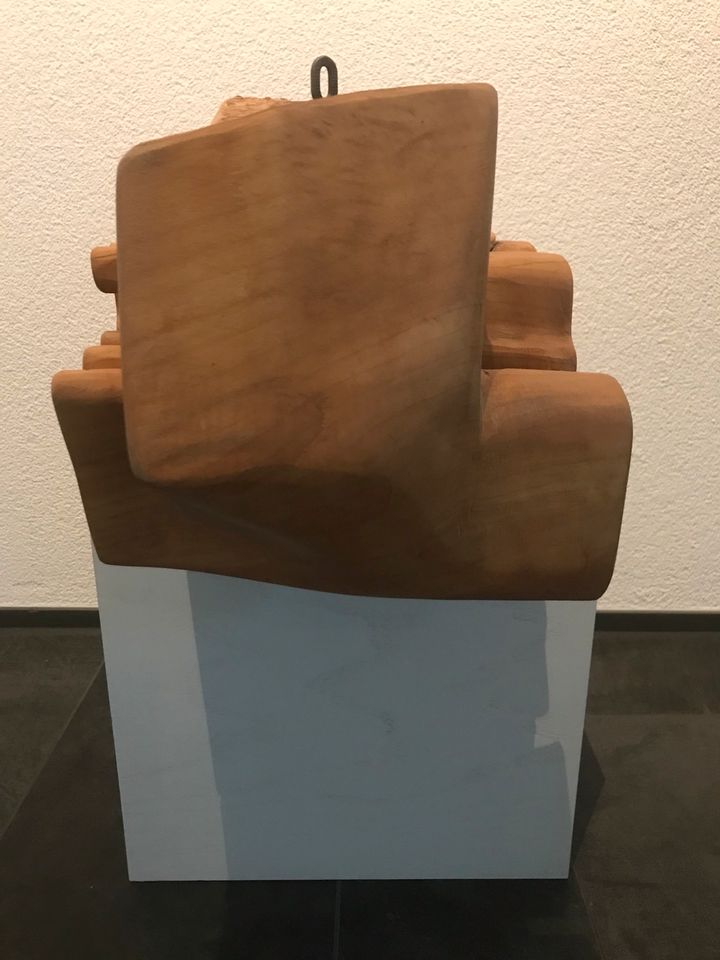 Skulptur aus Holz in Schwendi