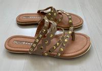 Buffalo Sandalen Zehentrenner beige gold Gr. 37 *neu* Bayern - Mainaschaff Vorschau