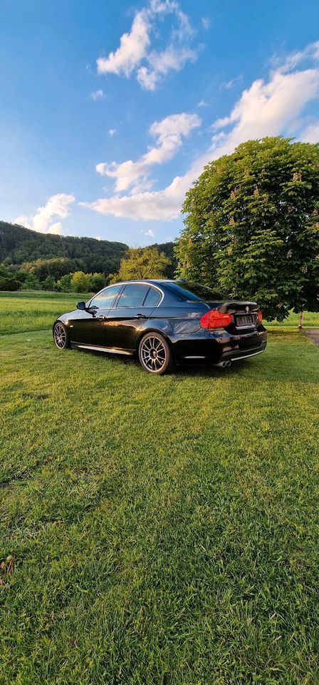 BMW E90 LCI 330d x-drive ACC M-Paket in Reischach