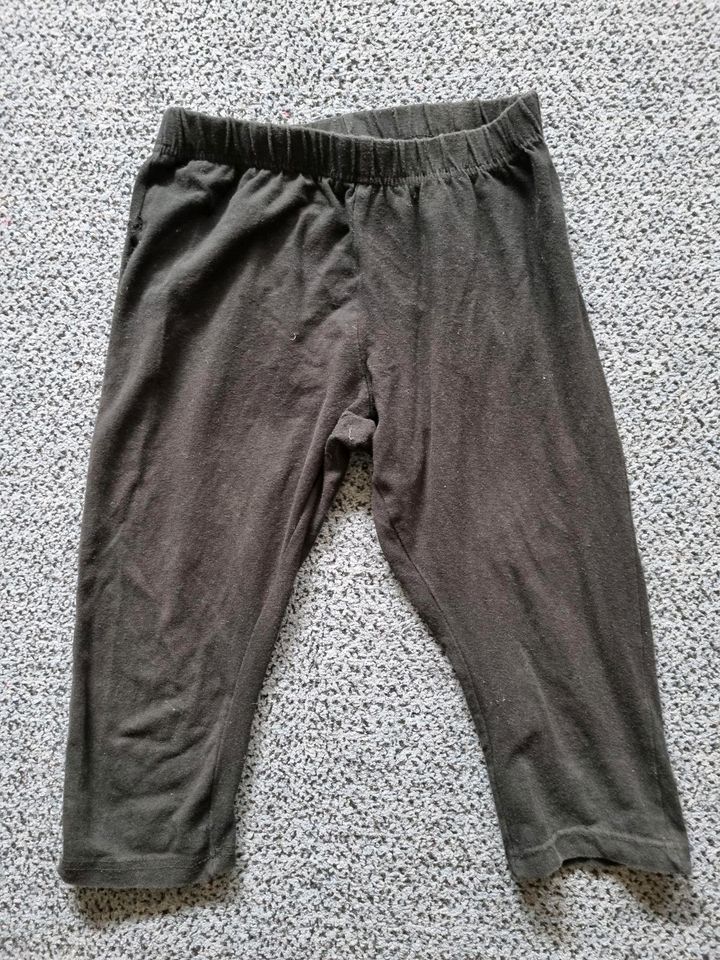 Caprileggins in schwarz in Gr. 140/146 Bitte nur Abholung in Wienhausen