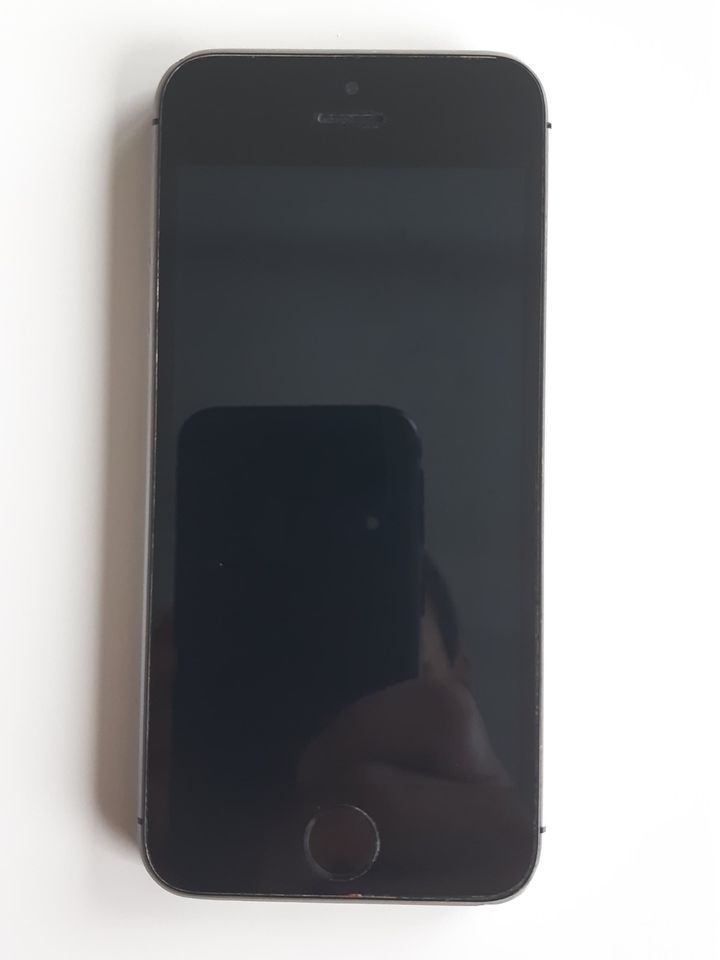 Apple iPhone SE (A1723) mit 64GB für Bastler in Weinstadt
