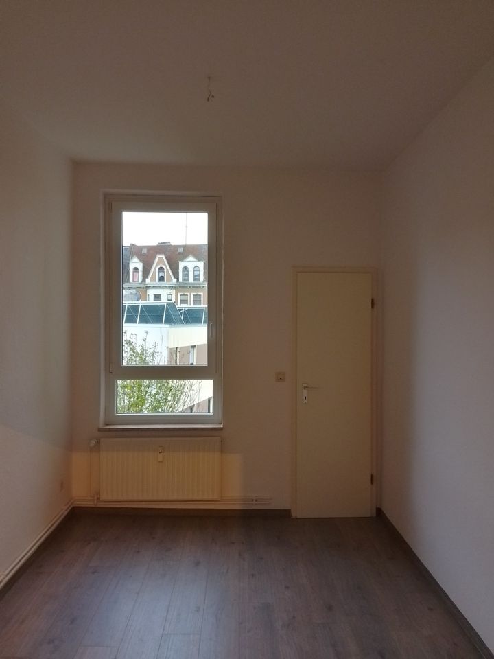 Anfragen NUR per E-Mail. Große, renovierte, sonnige 3-Zi-Wohnung mit perfektem Grundriss. in Bremerhaven