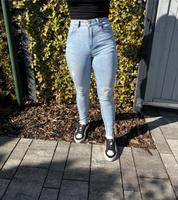 NA-KD High Waist Skinny Jeans – Hellblau mit Rissen Baden-Württemberg - Bad Waldsee Vorschau