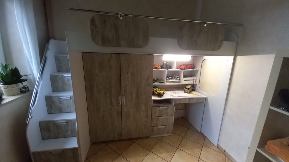 Hochbett, hochwertig, Schrank, Tisch, Bett in Wietzendorf