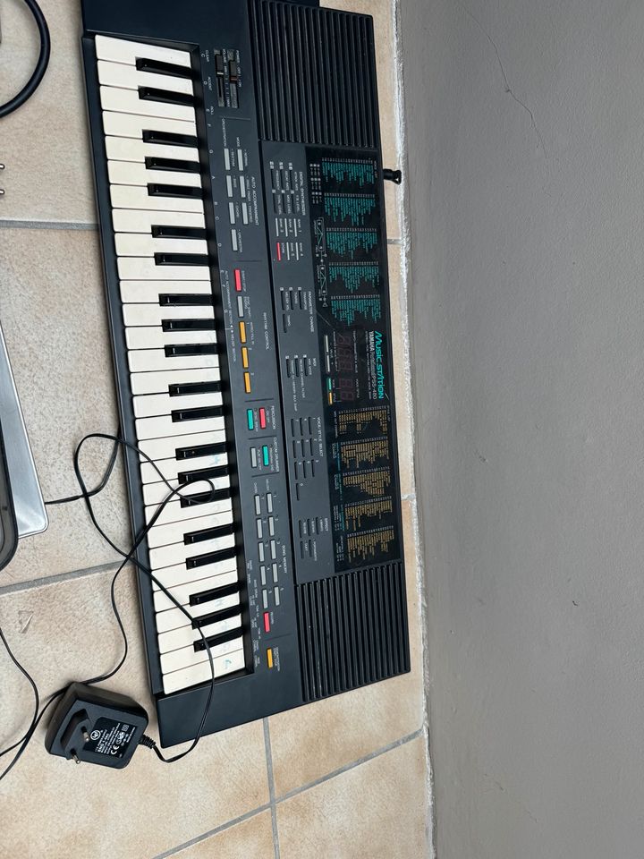 2 keyboards je 10 Euro. in Marburg