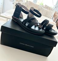 ☀️ NEU Tommy Hilfiger Sandalen schwarz Gr. 38 ☀️ Essen - Altenessen Vorschau