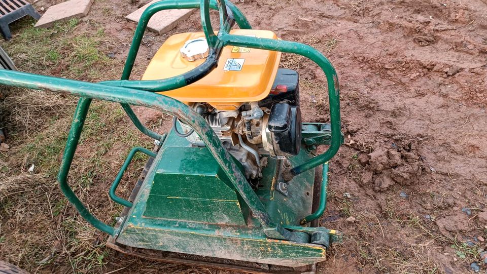 Rüttelplatte 80kg Stampfer Verdichter Wacker Rammax in Fulda