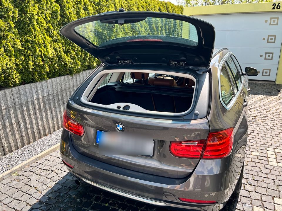 BMW 316i Luxury Leder Kombi Panoramaglasdach Metallic in Chemnitz