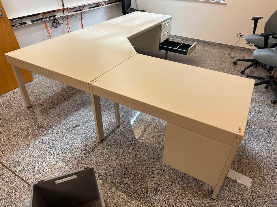 Bürotisch / Schreibtisch - hochrobust! in Oberaudorf