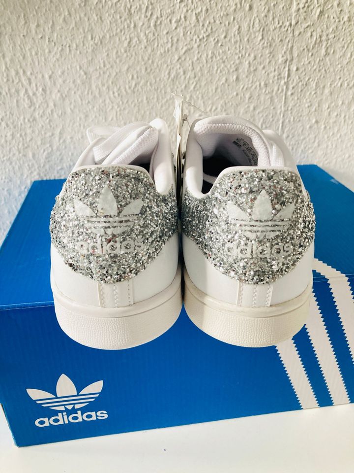 Adidas Stan Smith Sneaker Glitzer Bling 36,5 weiss statt 240 eur in Leonberg