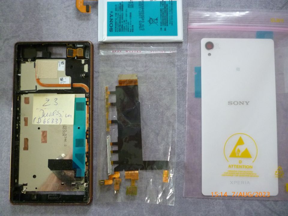 Sony Xperia Z3 Dual Sim D 6633 Ersatzteile, teils neu in Rodewisch