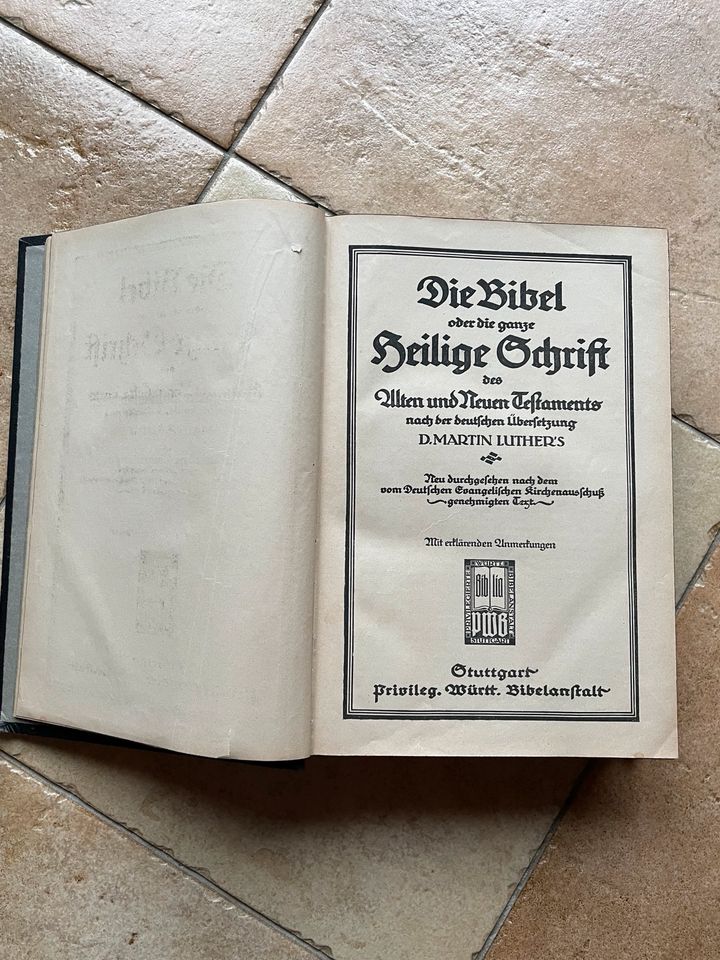 Alte antike Stuttgarter Jubiläums Bibel 1913 in Radebeul