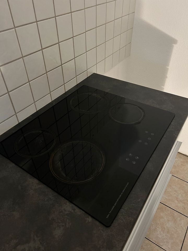 BEGA Küche/ Küchenblock weiß hochglanz mit Elektrogeräten in Ahlen
