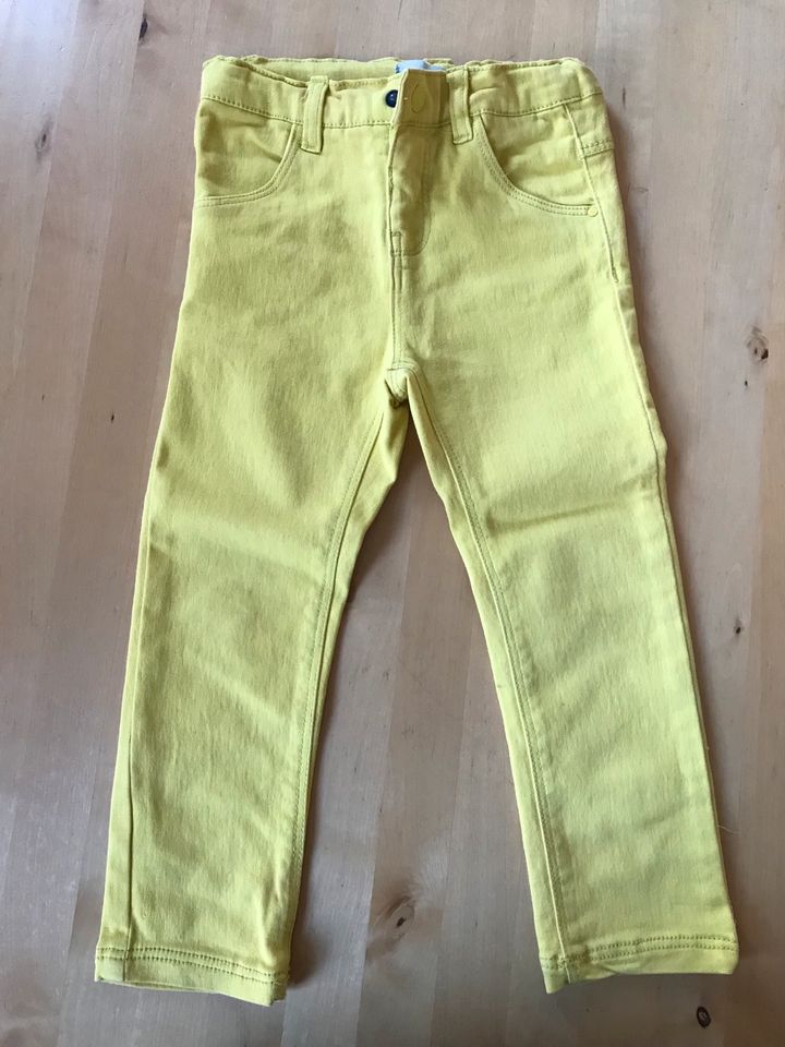 Jeans / Hose von Name it in Größe 98 in Eltville