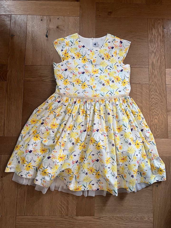 PETIT BATEAU Sommerkleid geblümt mit Tüll Gr. 152 in München