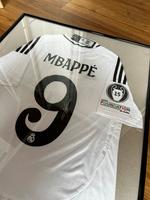 Original Signiertes Kylian Mbappé Real Madrid 24/25 Home Trikot München - Allach-Untermenzing Vorschau