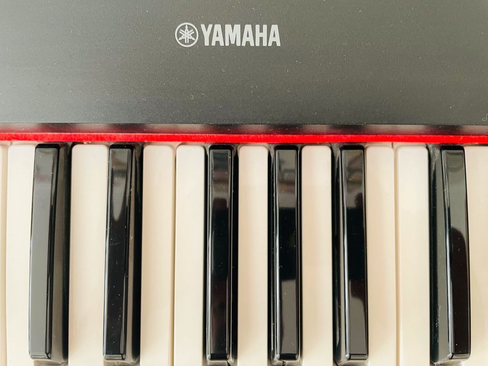 E-Piano Yamaha piaggero NP-11 in Berlin