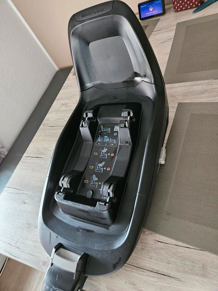 Maxi Cosi Pebble Pro mit Isofix Station und Zubehör in Übach-Palenberg