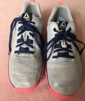 Reebok Sneaker/ Hallenschuhe Größe 40,5 Nordrhein-Westfalen - Ratingen Vorschau